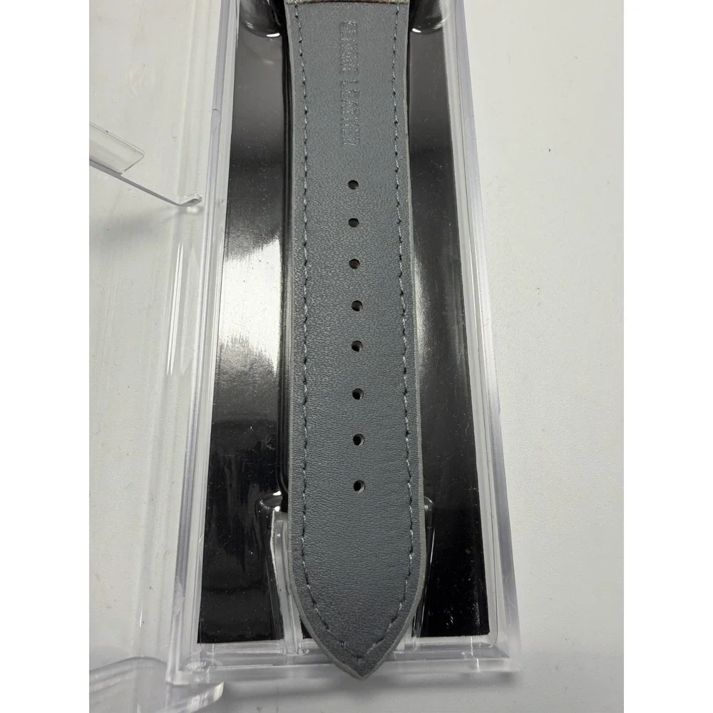 Disney Parks Limited Release New Battery NIB Mickey Mouse Watch 35MM 8